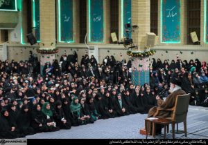 زن در خانه گل است کارگزارِ خانه نیست