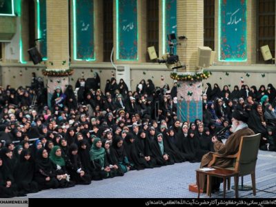 زن در خانه گل است کارگزارِ خانه نیست