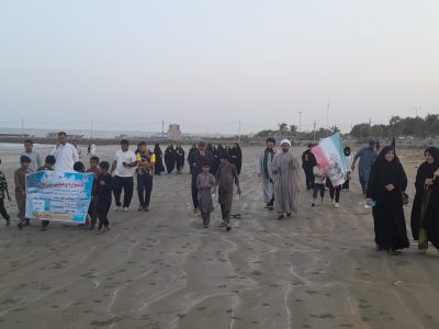 موج پیاده‌روی خانوادگی در ساحل کنارک